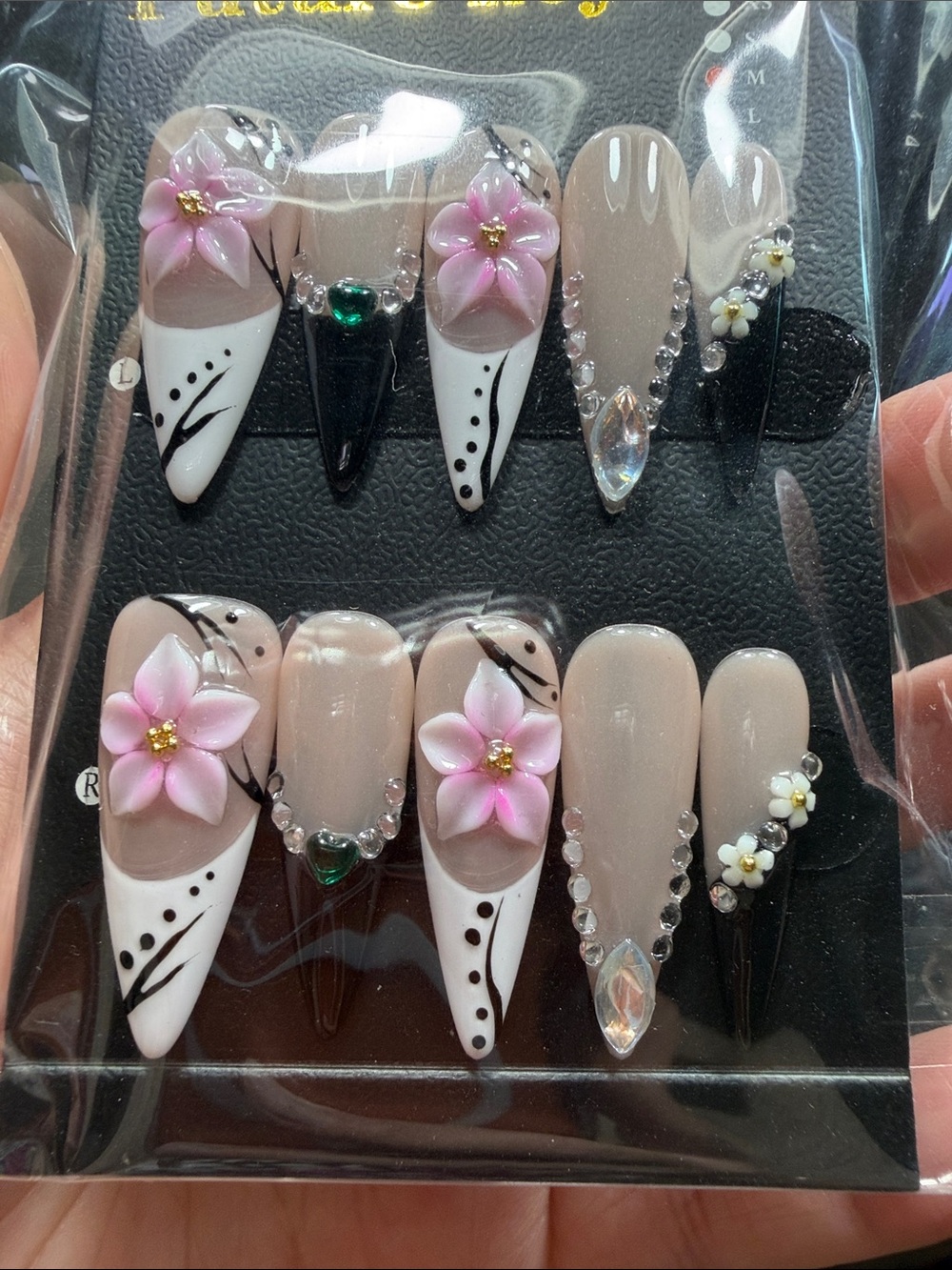 MÉDIUM Handcrafted Pink Floral Stiletto Press-On Nails